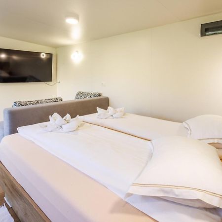 Готель Mobile House Vegov Hram Dol pri Ljubljani Екстер'єр фото