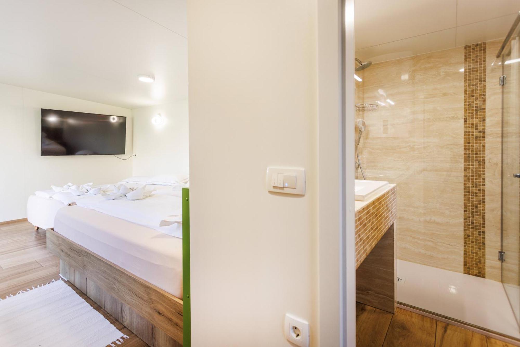 Готель Mobile House Vegov Hram Dol pri Ljubljani Екстер'єр фото