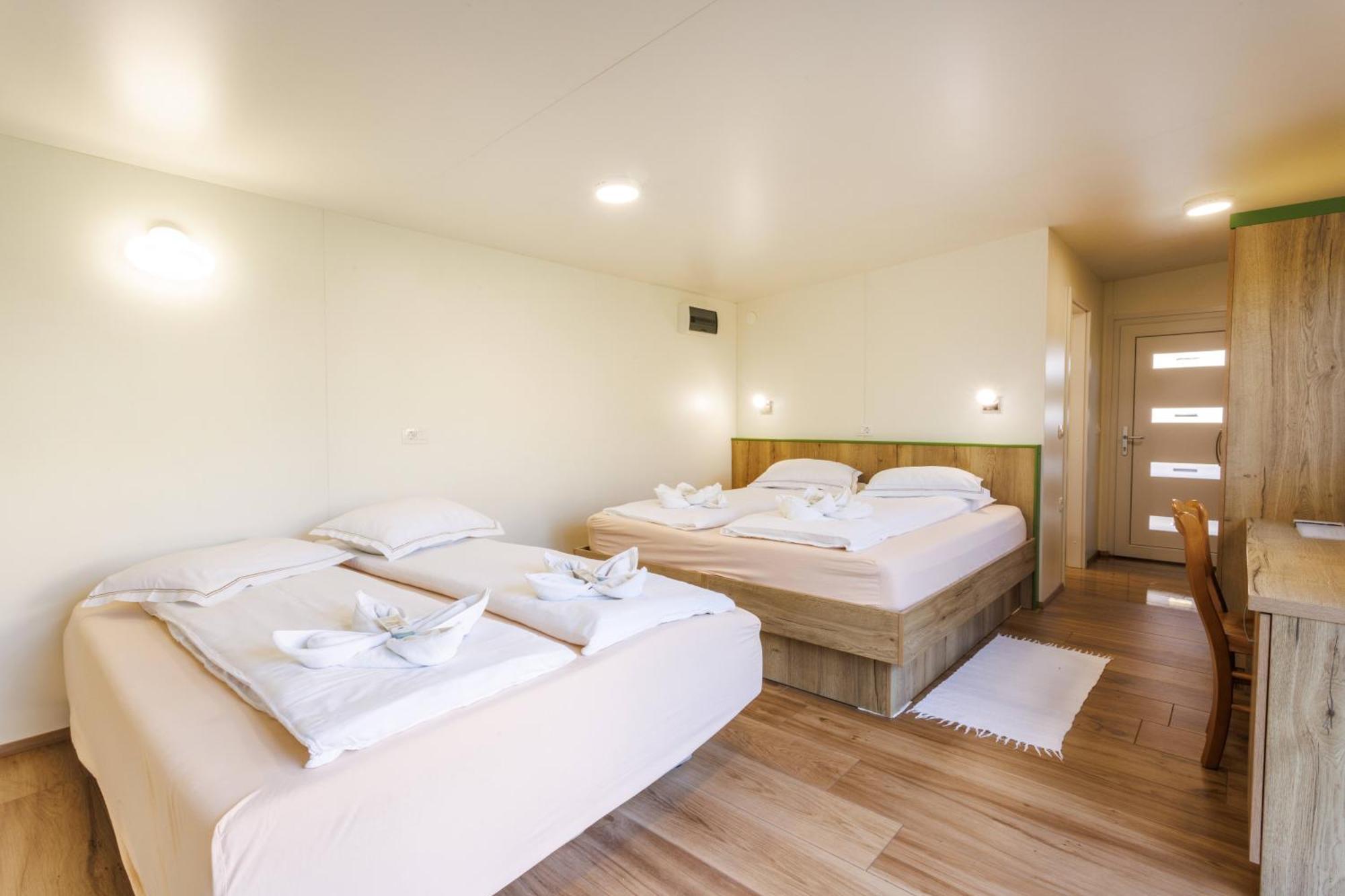 Готель Mobile House Vegov Hram Dol pri Ljubljani Екстер'єр фото
