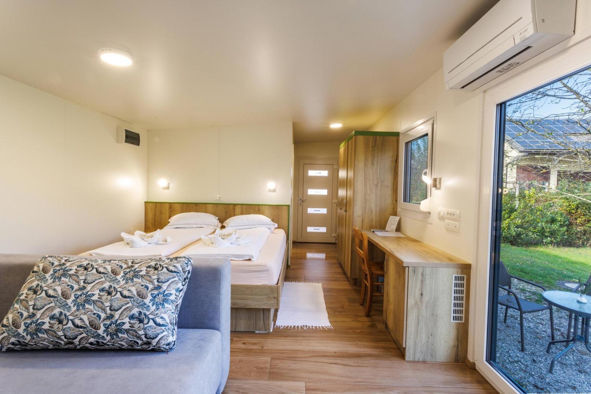Готель Mobile House Vegov Hram Dol pri Ljubljani Екстер'єр фото